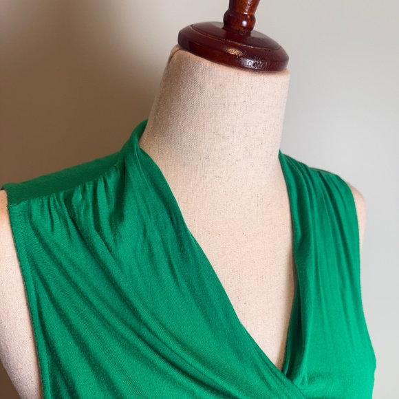 Size L Radiant Green Stretch Wrap Tank Top - Picture 3 of 6